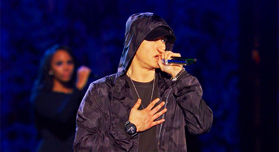 Eminem посвятил военным песню Not Afraid