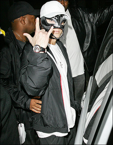 Eminem в маске реслера мексиканского
